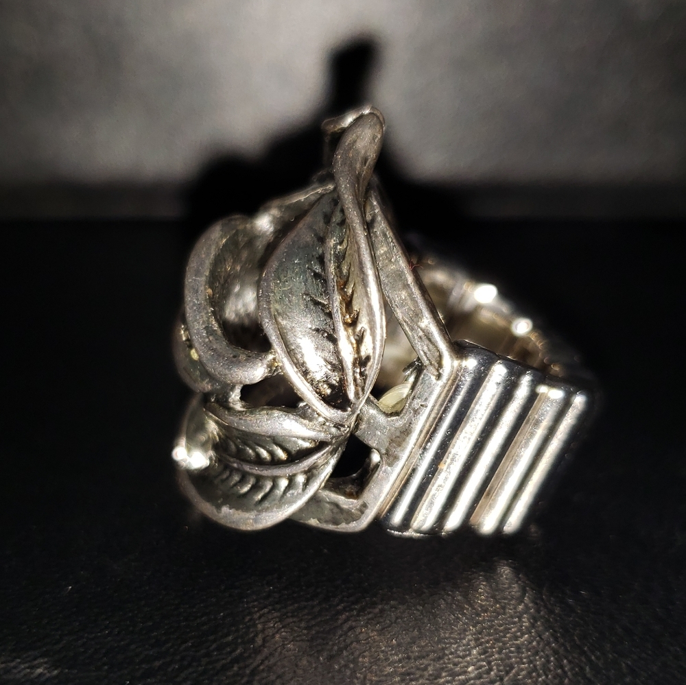 2/$20 Silver leaf ring with stones adjustable band - Picture 4 of 8